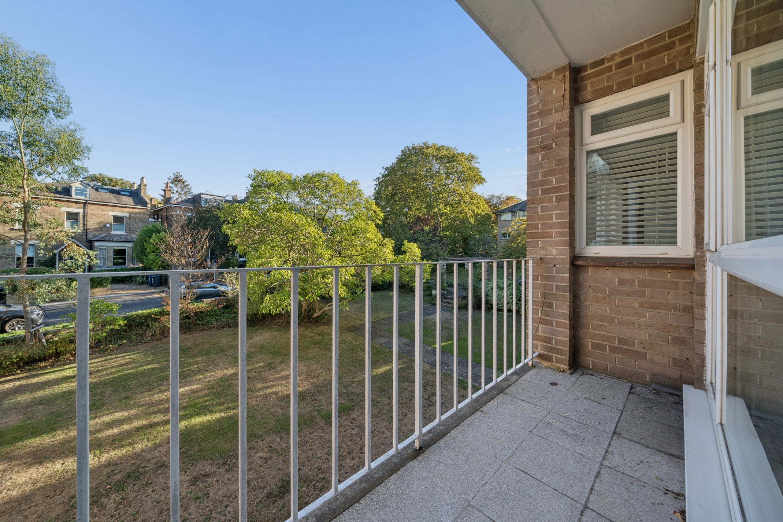 Flat Queen's Walk in Greater London