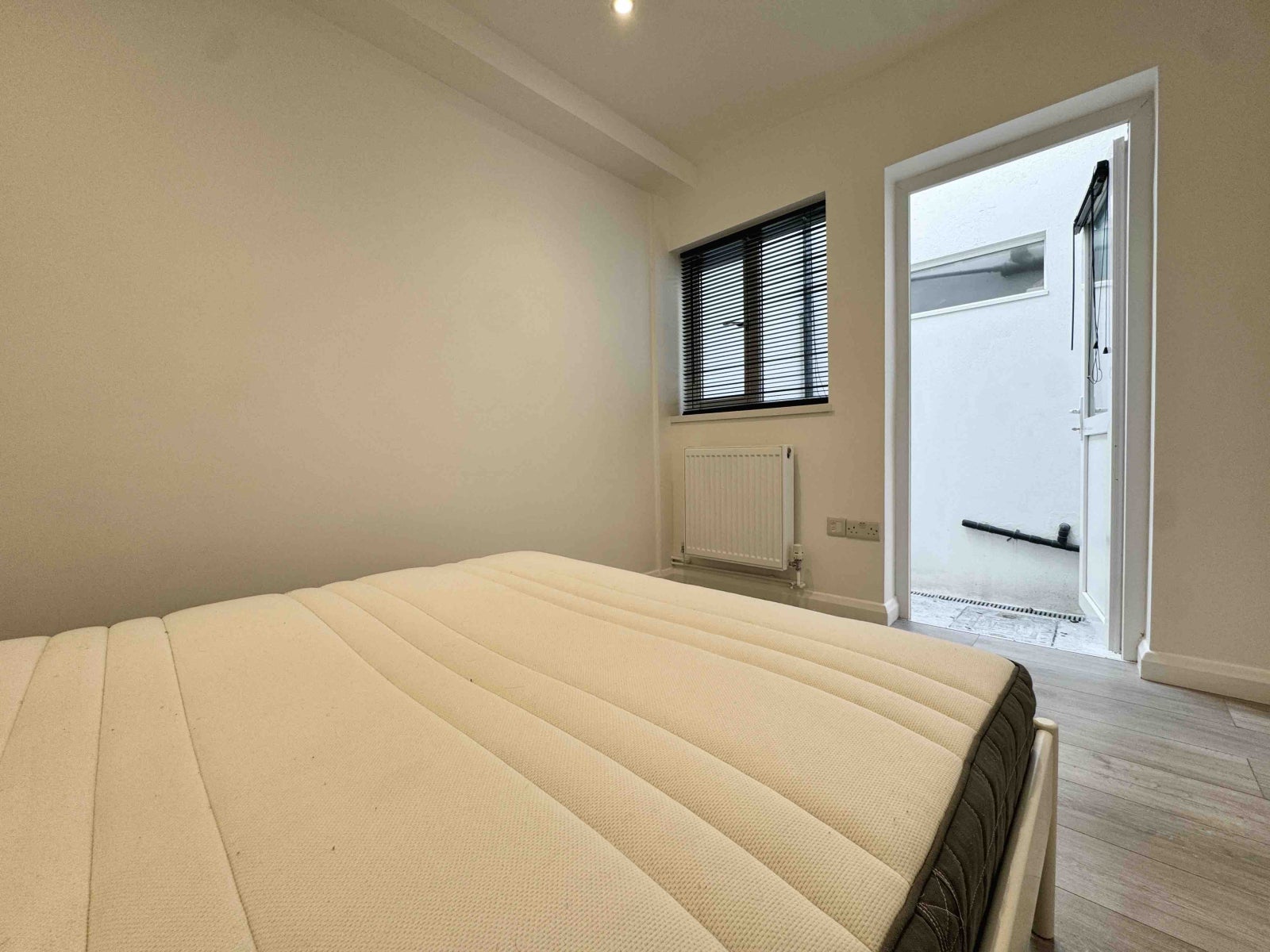 Flat Clarence Road in Greater London