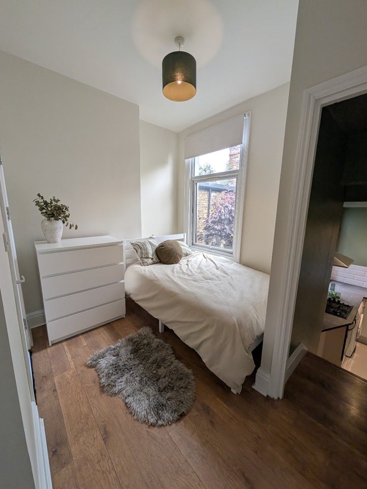 Flat Raleigh Road in Greater London