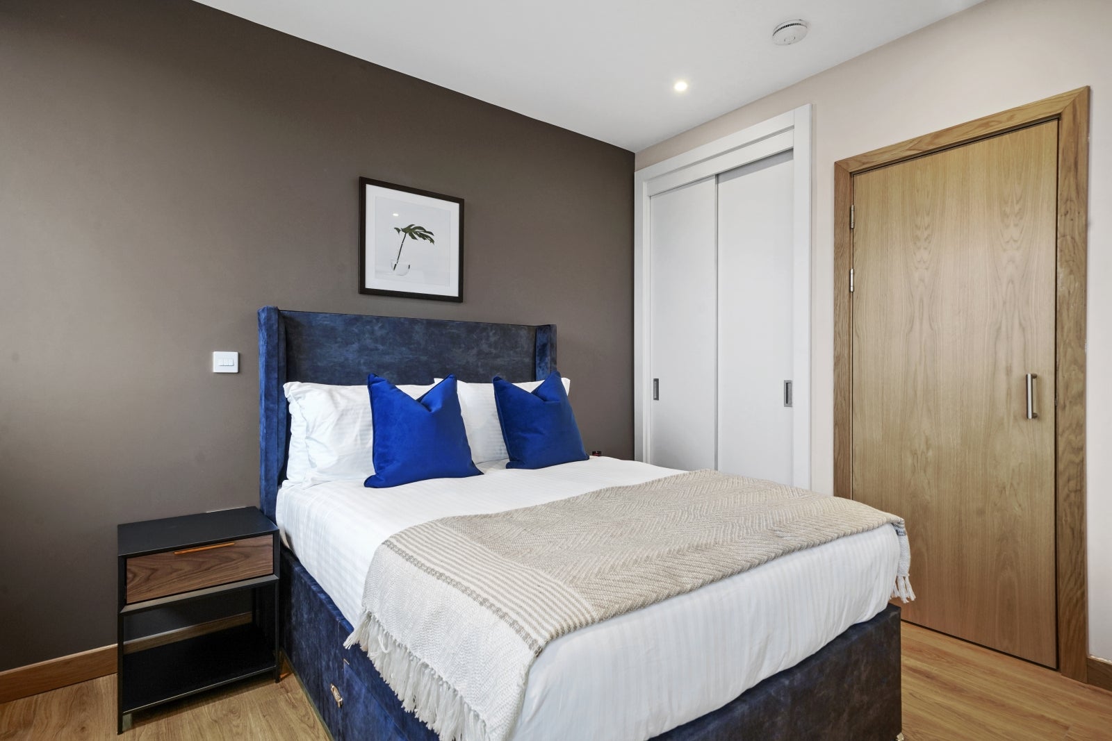 Flat Anthems Way in Greater London
