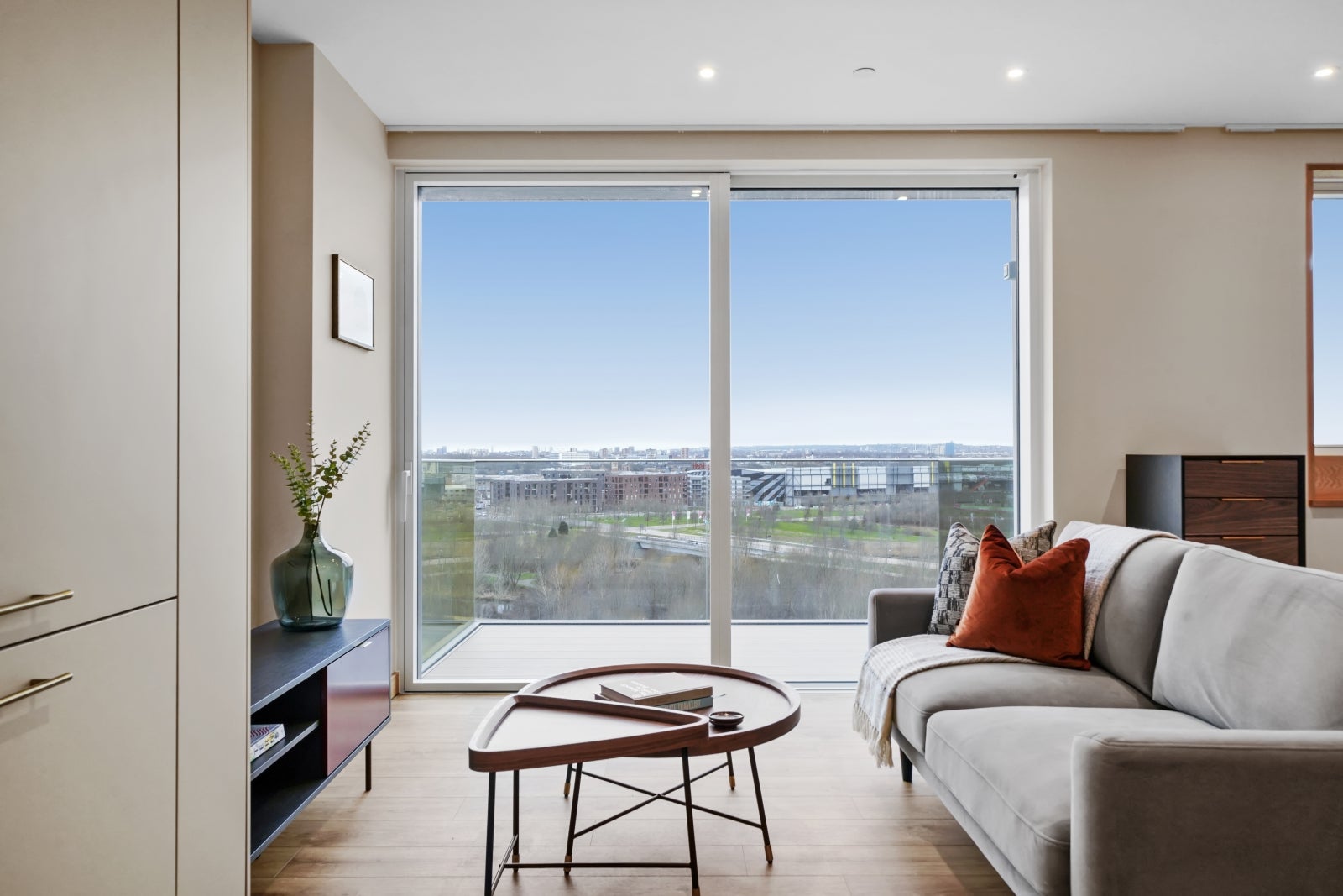 Flat Anthems Way in Greater London
