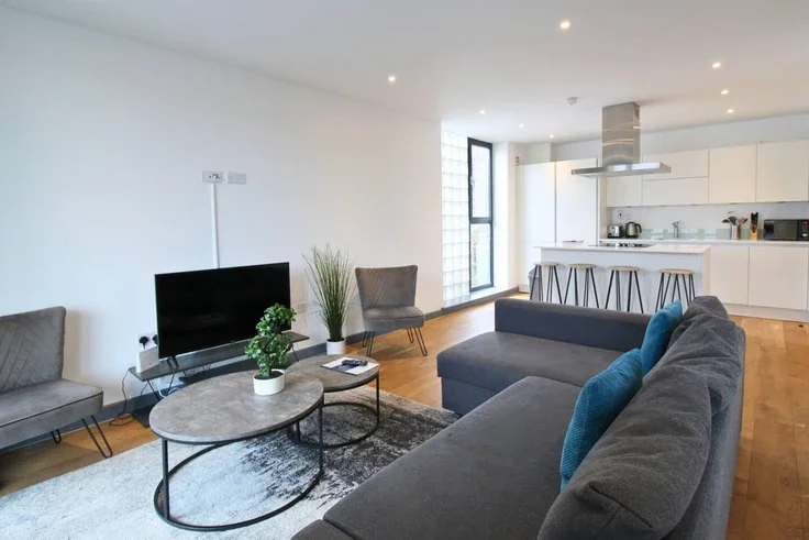 Flat Turner Street in Greater London