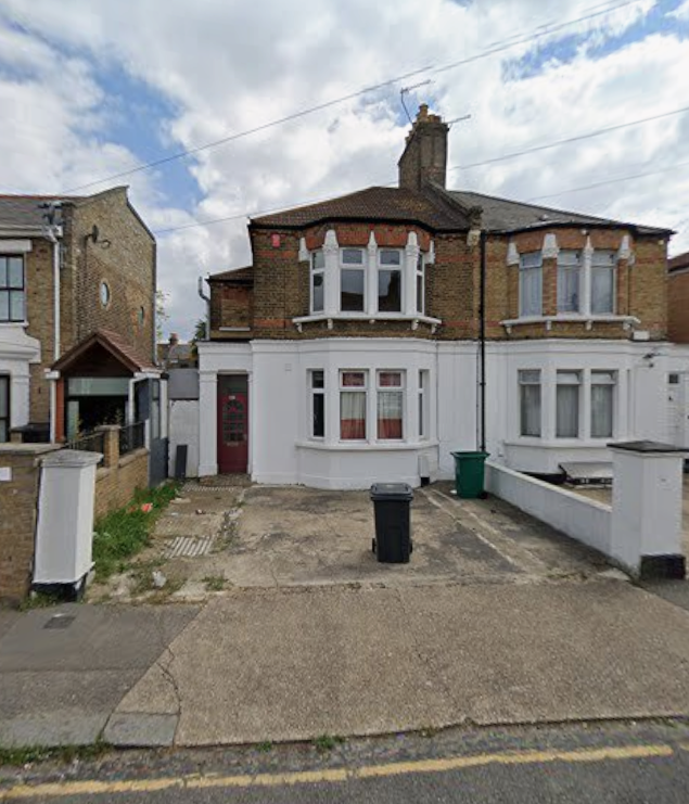 House Upton Avenue in Greater London