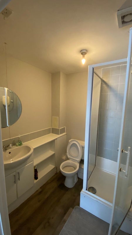 Room Laidlaw Street in Glasgow