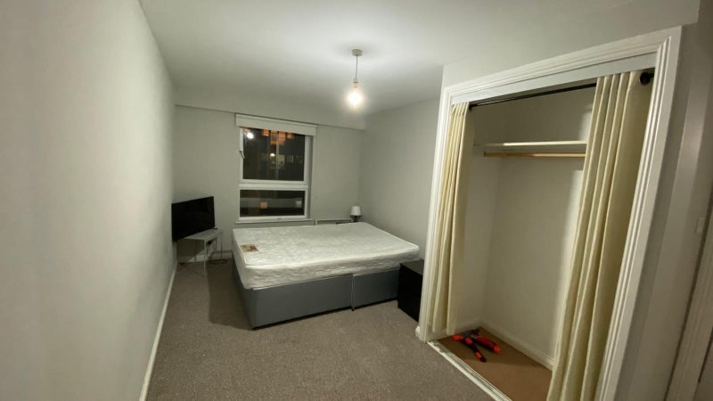 Room Laidlaw Street in Glasgow