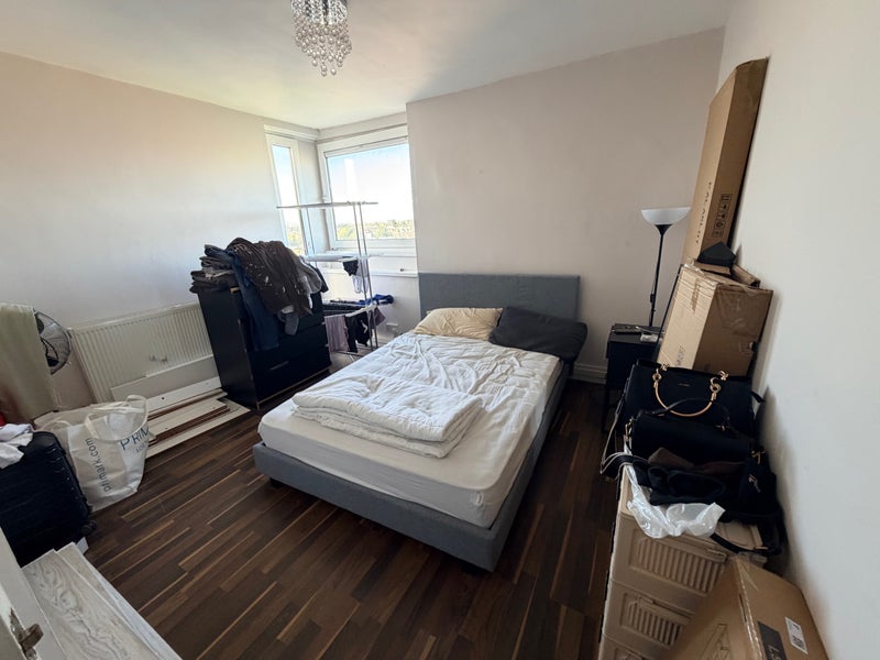 Room Milburn Lane in Greater London