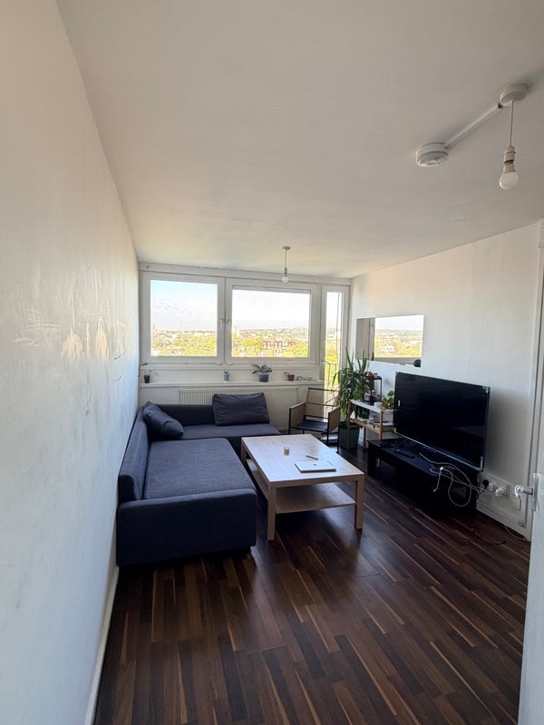 Room Milburn Lane in Greater London