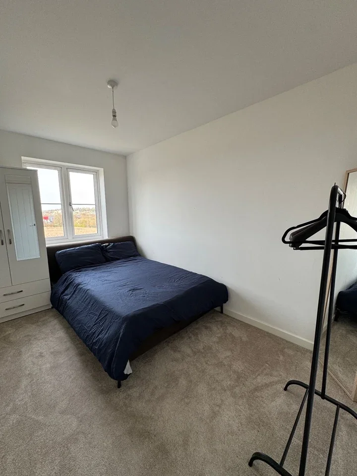Room Cornfield Drive in Gravesham