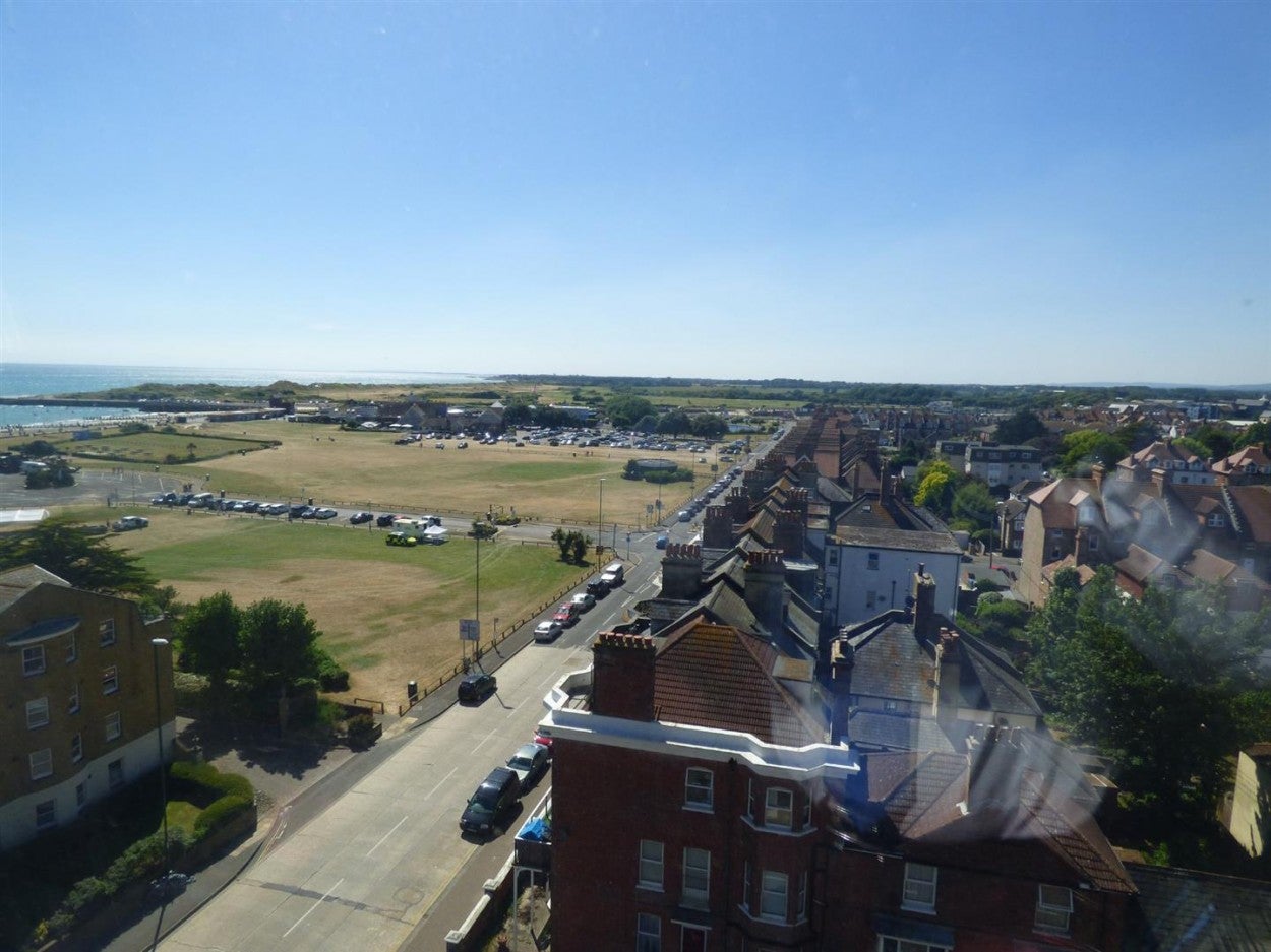 Flat Beach Crescent in Arun