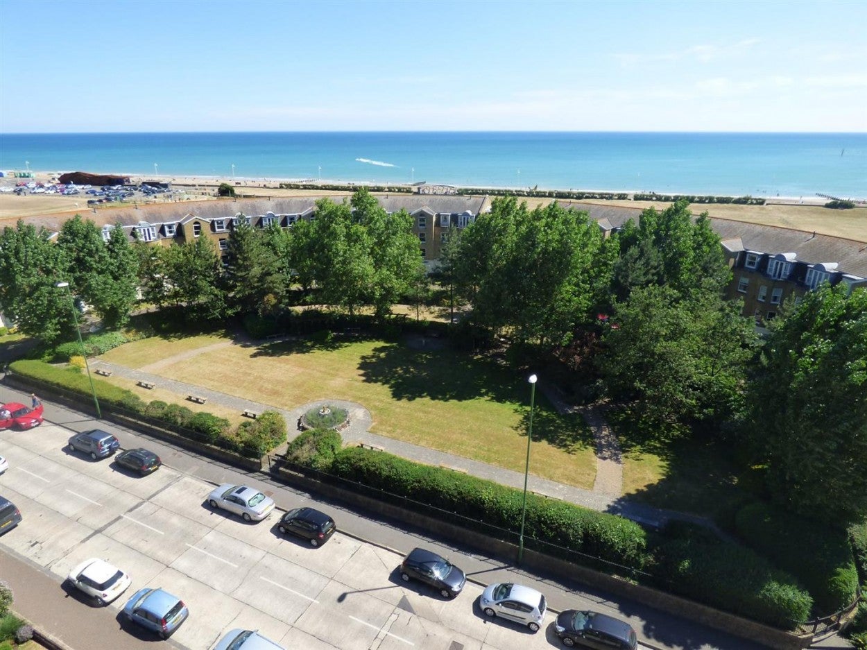 Flat Beach Crescent in Arun