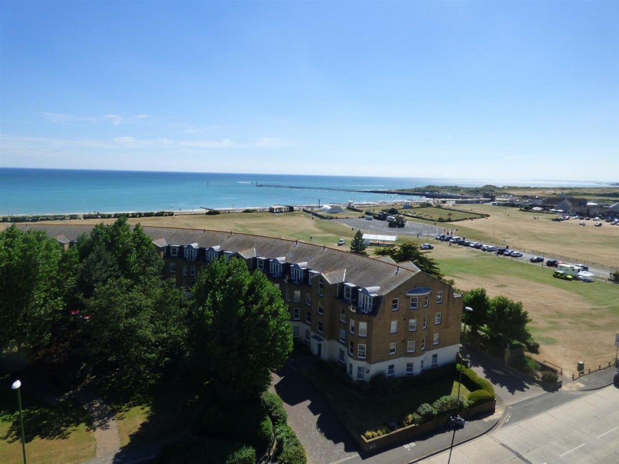 Flat Beach Crescent in Arun