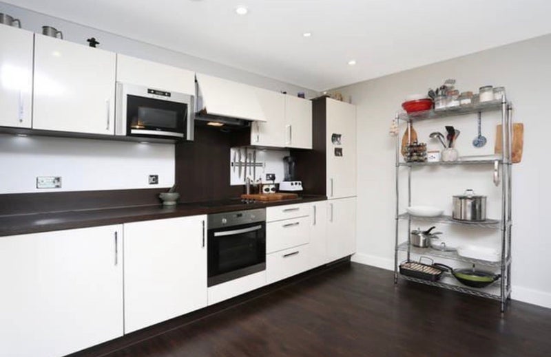 Room Cornmill Lane in Greater London