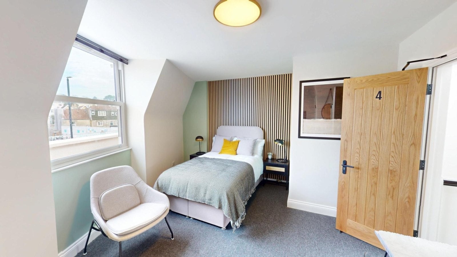 Room Gloucester Road in Bristol