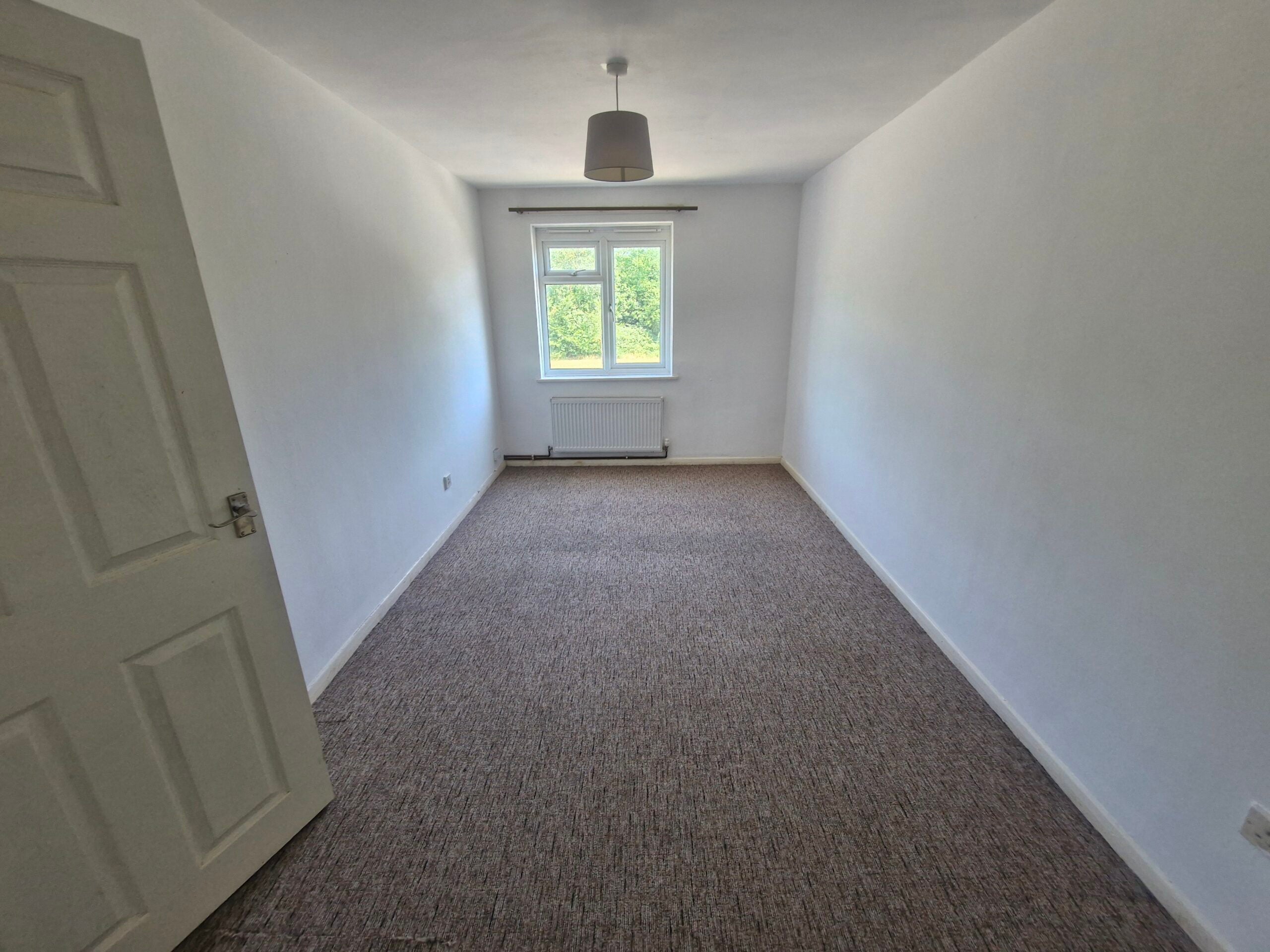 Flat Waltham Close in Peterborough
