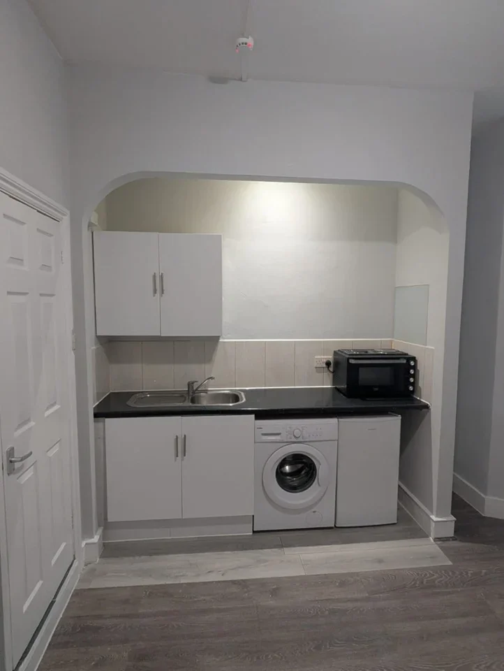 Flat Windus Walk in Greater London