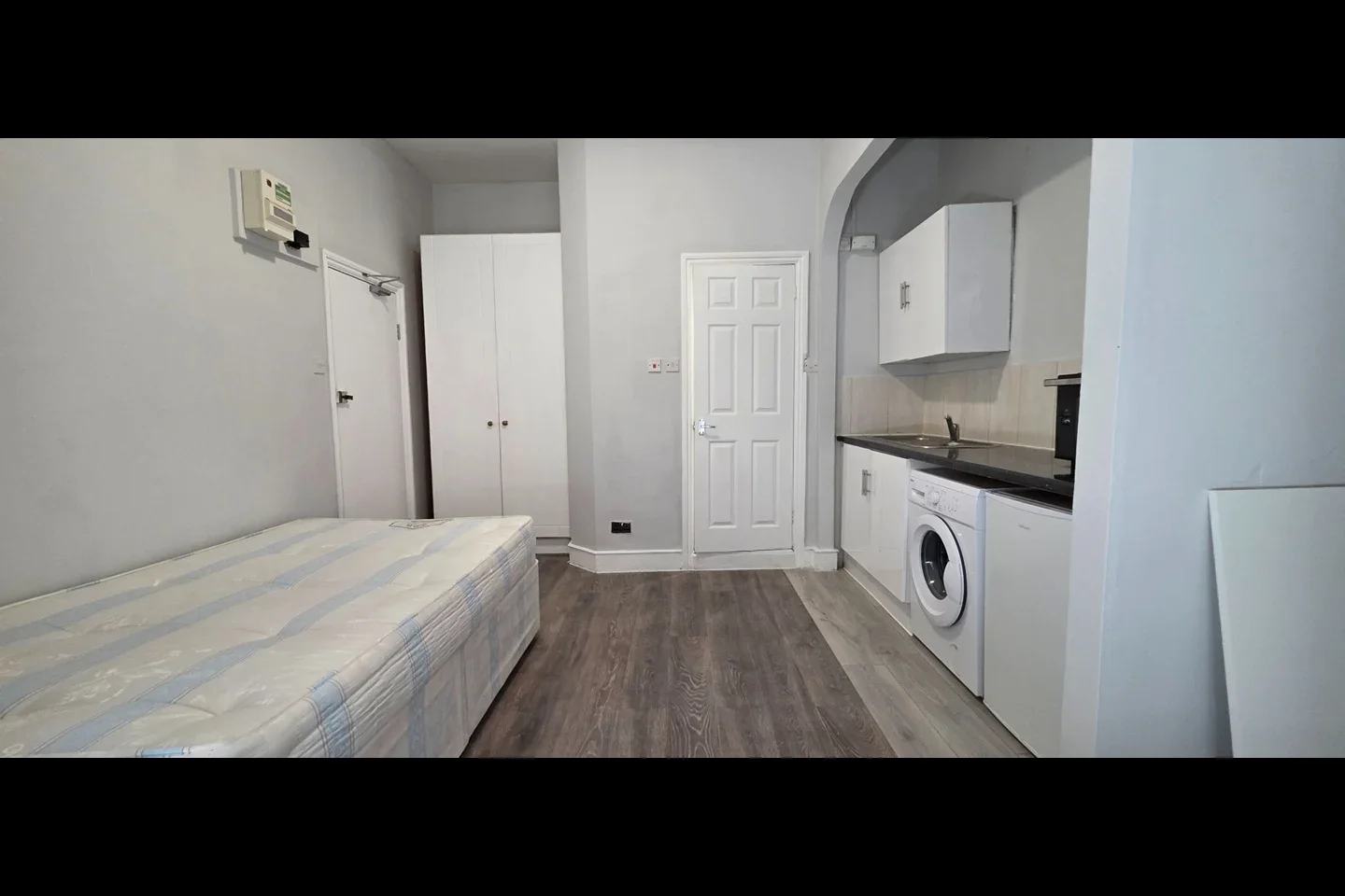 Flat Windus Walk in Greater London