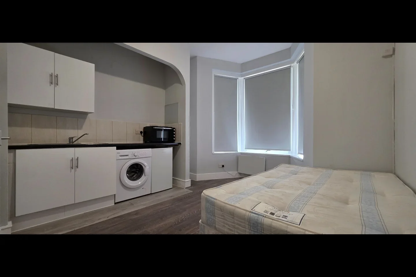 Flat Windus Walk in Greater London