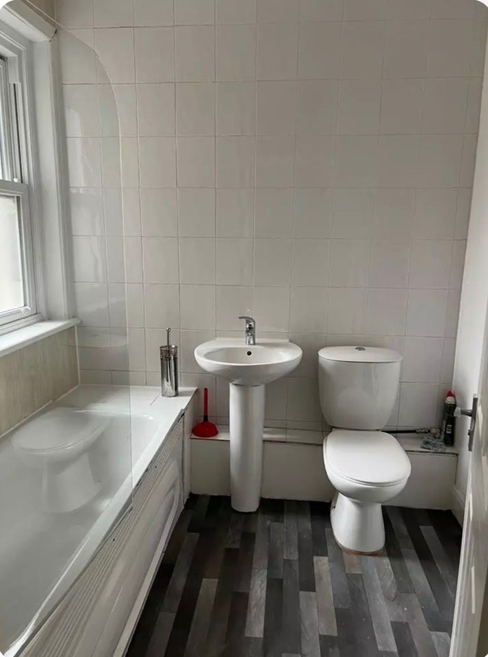Flat Carholme Road in Greater London