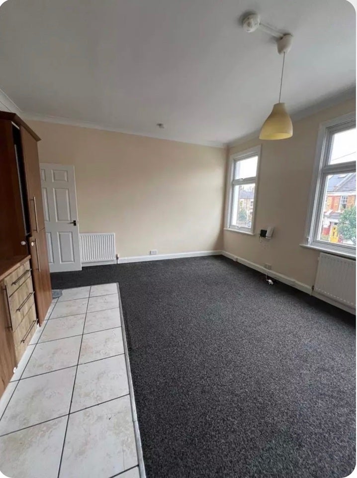 Flat Carholme Road in Greater London