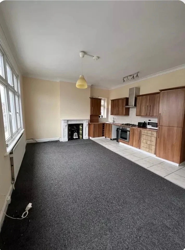 Flat Carholme Road in Greater London