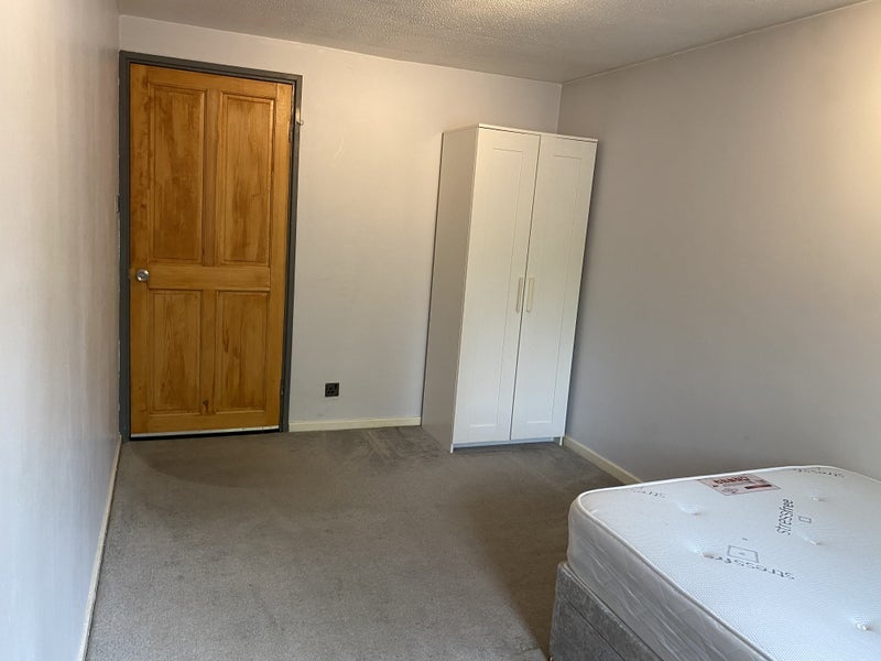 Room Dufford Walk in Manchester