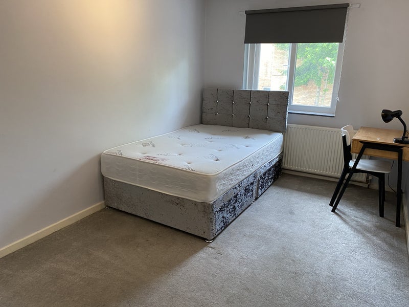 Room Dufford Walk in Manchester