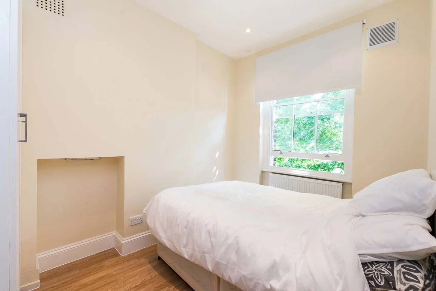 Flat Oakley Street in Greater London