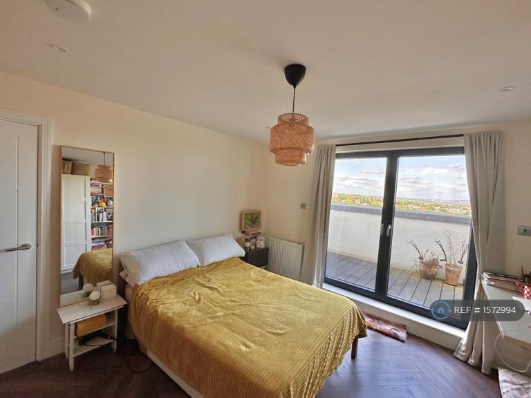 Room South Norwood Hill in Greater London