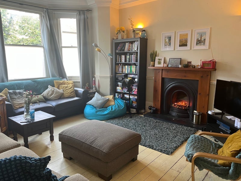 Room Dorset Road in Greater London