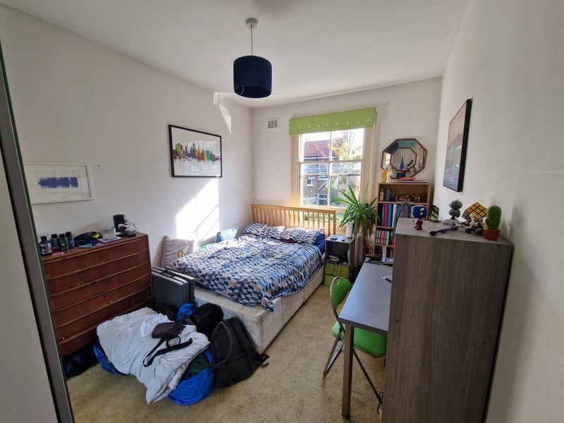 Room Dorset Road in Greater London