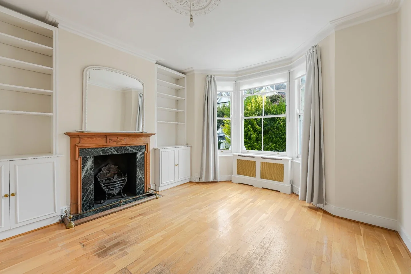 Flat Harbord Street in Greater London