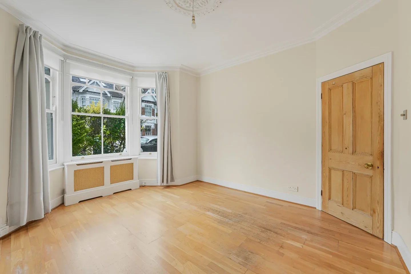 Flat Harbord Street in Greater London