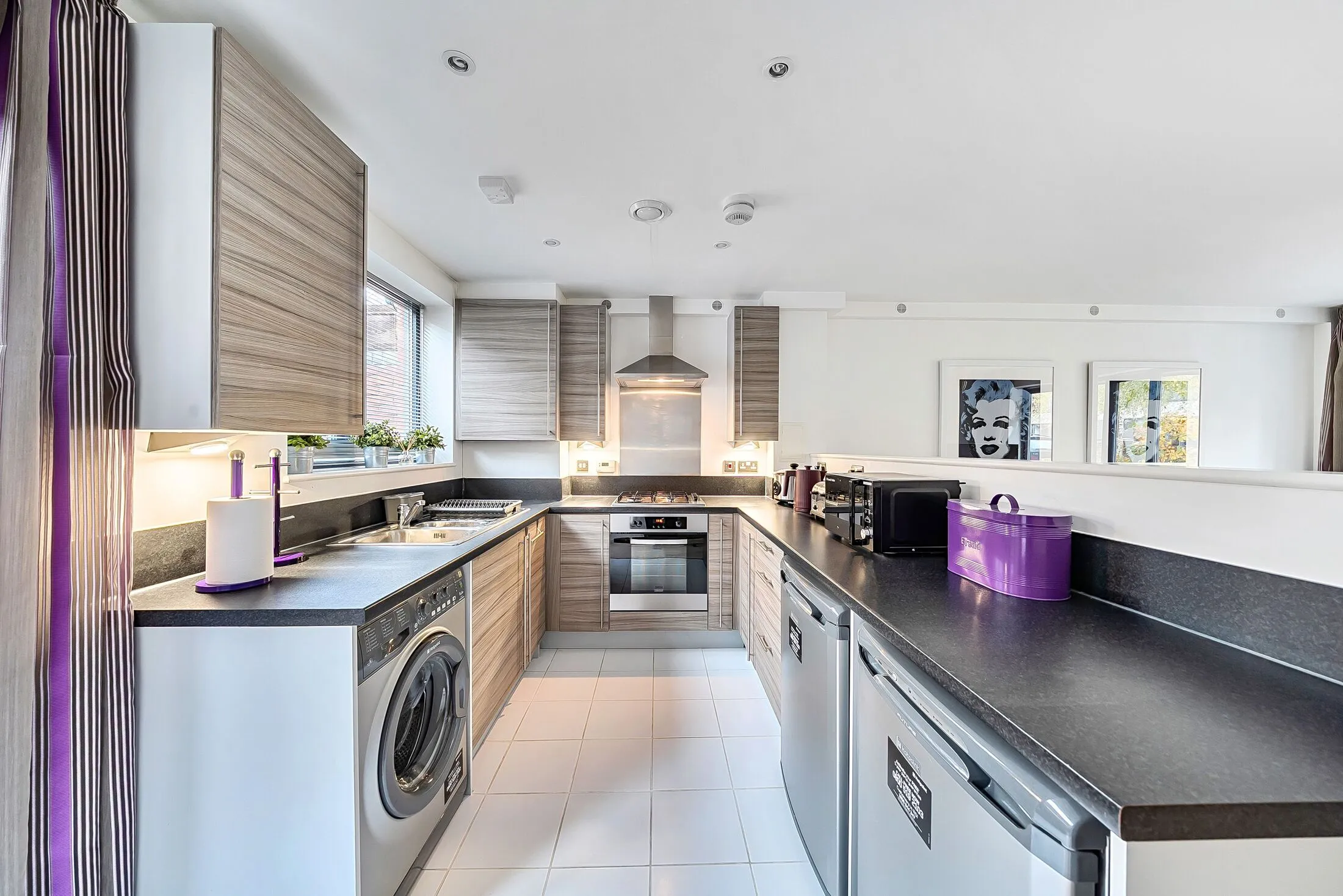 Flat Ringslade Road in Greater London