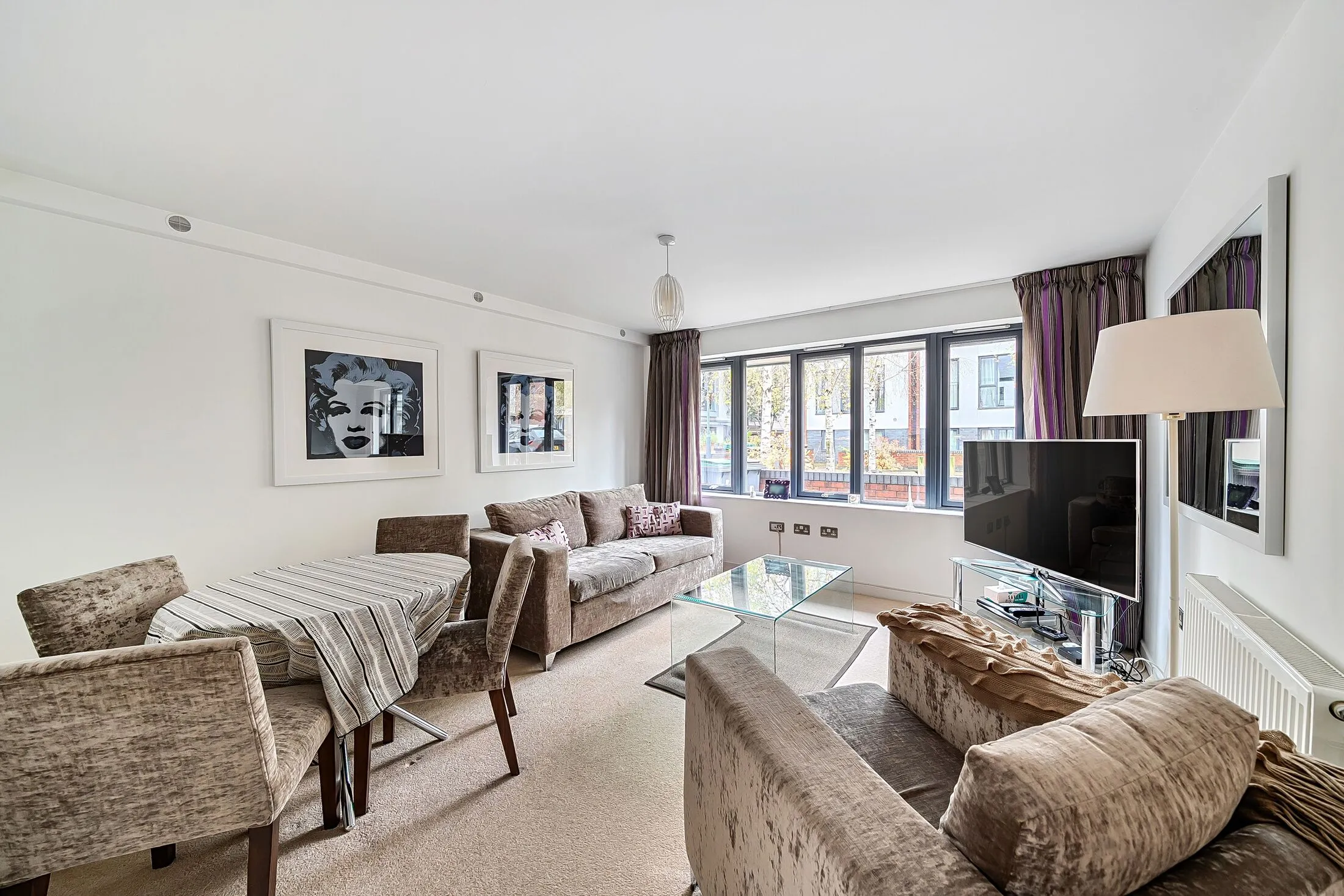 Flat Ringslade Road in Greater London