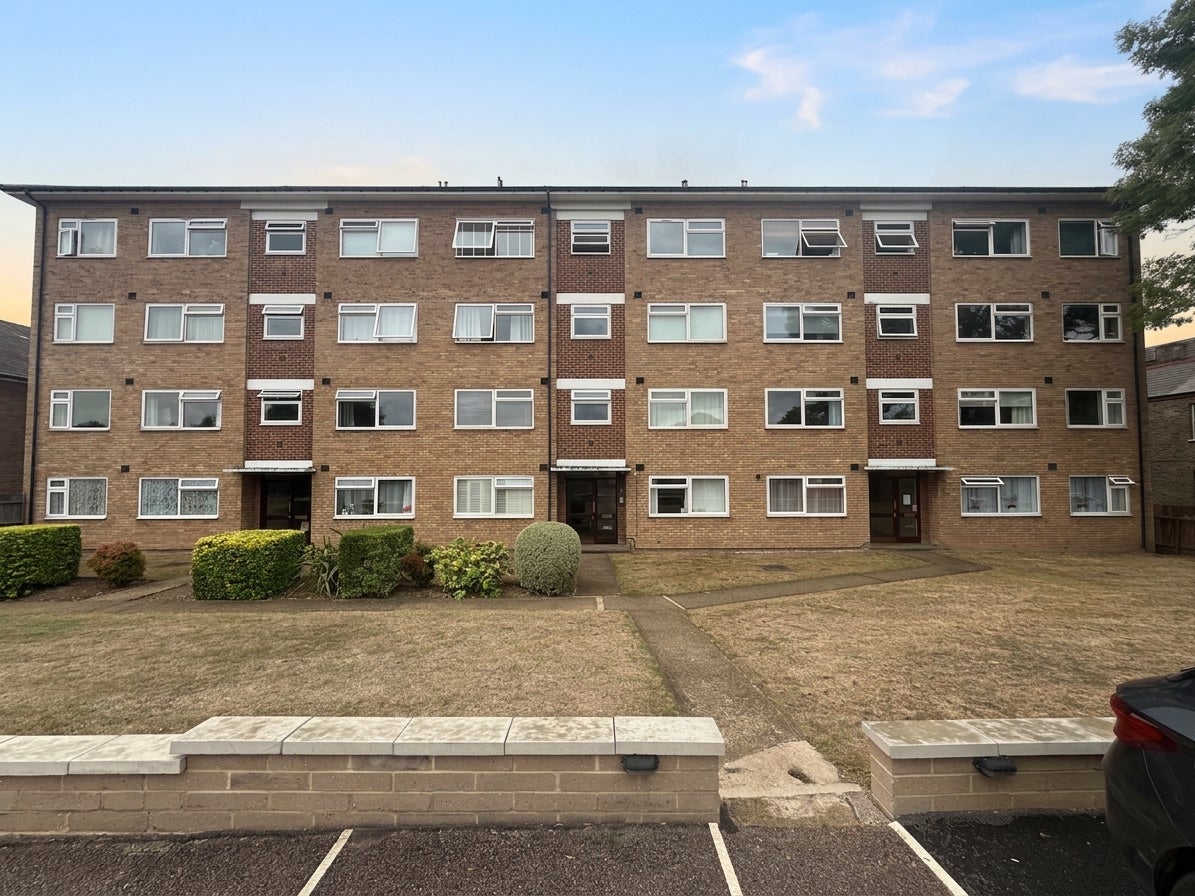 Flat Bromley Road in Greater London