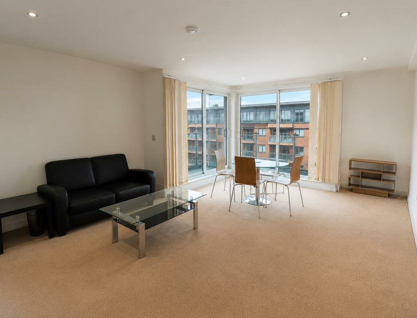 Flat Bennett's Yard in Greater London
