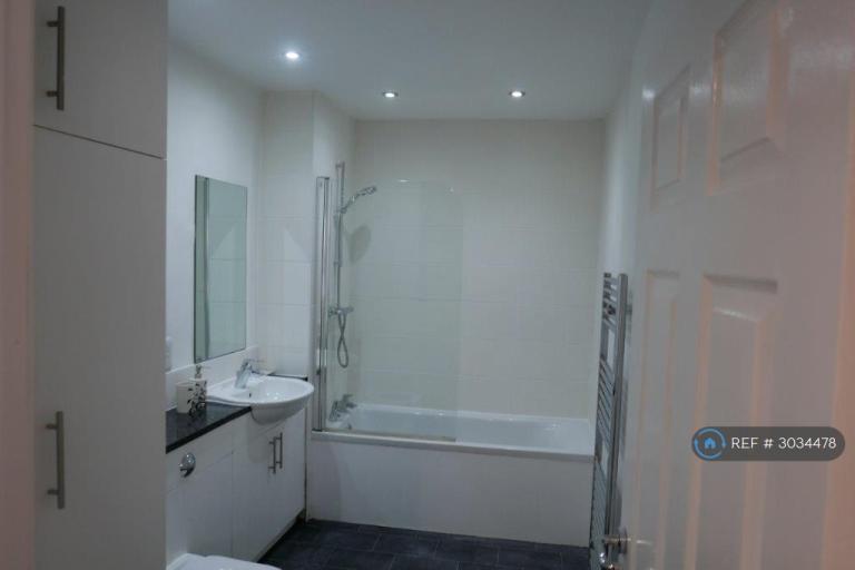 Flat Hutchinson's Place in Leeds