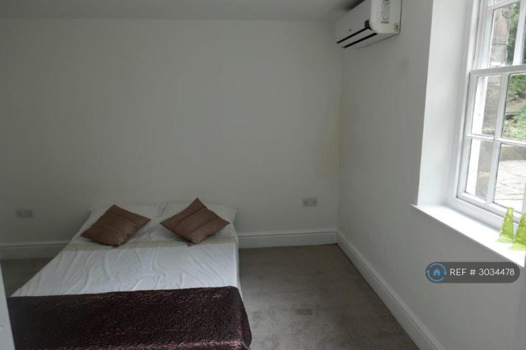 Flat Hutchinson's Place in Leeds