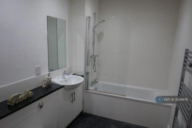 Flat Hutchinson's Place in Leeds