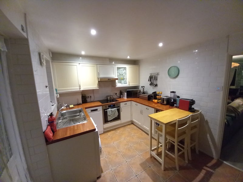 Room Meadowview Road in Greater London