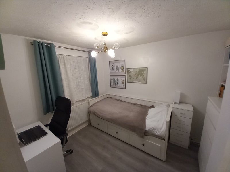 Room Meadowview Road in Greater London