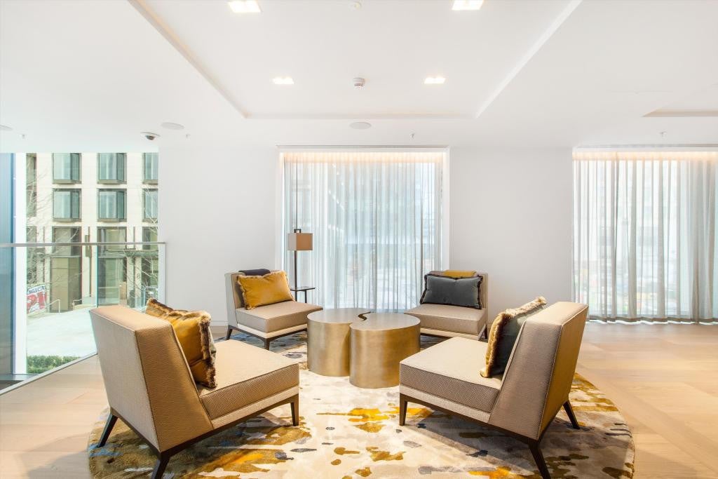 Flat Greenham Close in Greater London