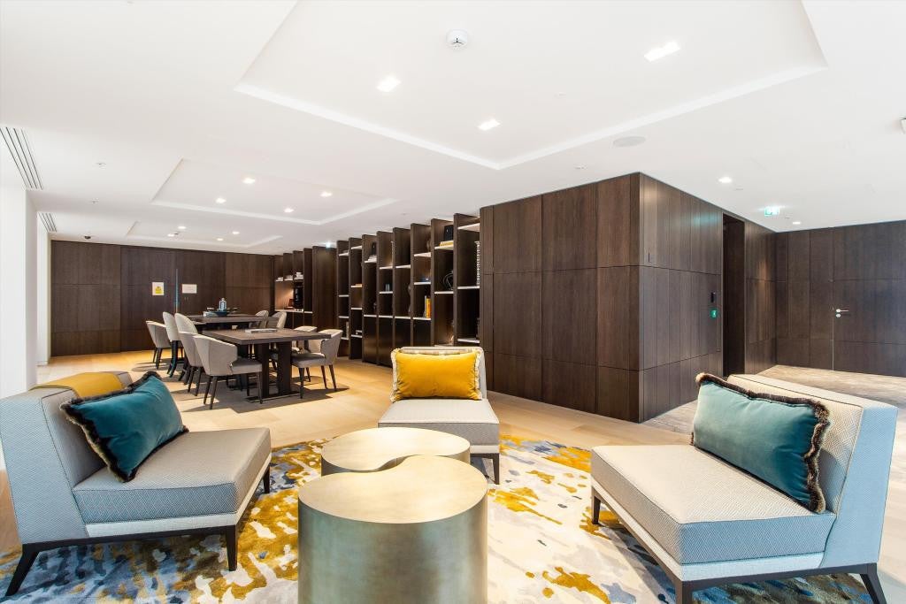 Flat Greenham Close in Greater London