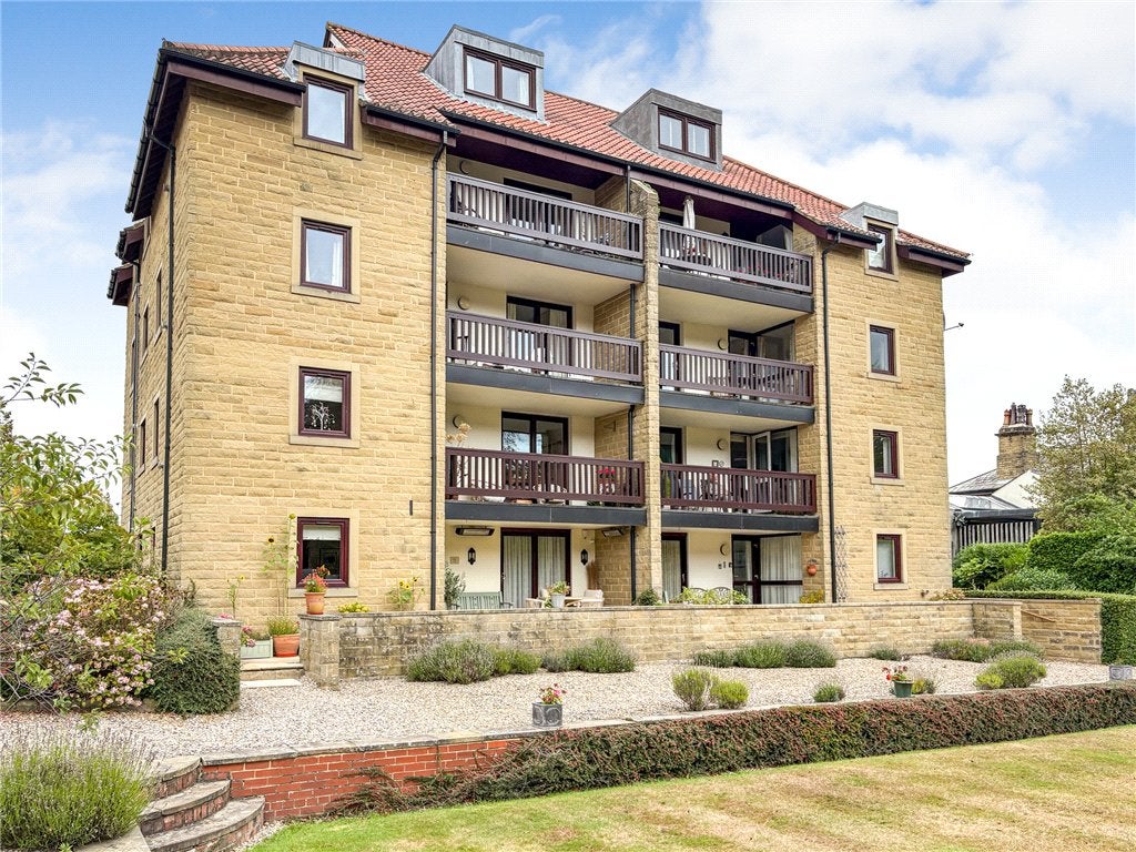 Flat Warlbeck in Bradford