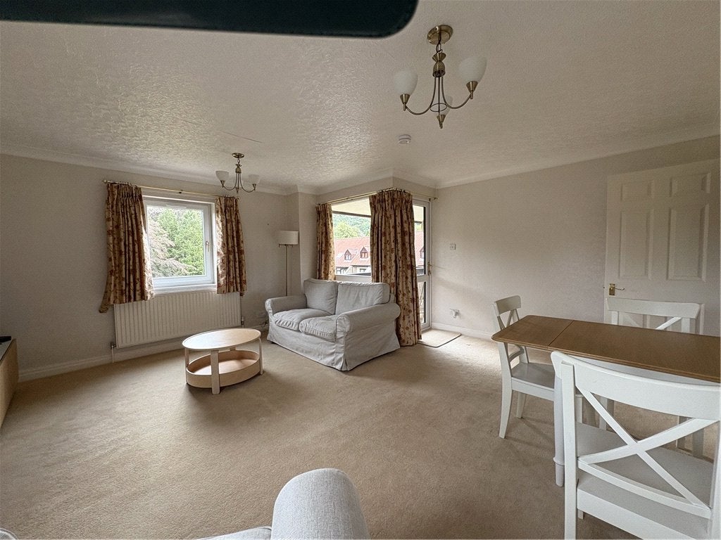 Flat Warlbeck in Bradford