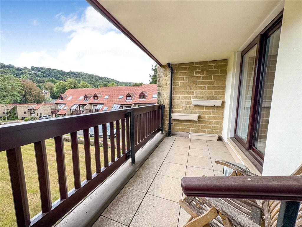 Flat Warlbeck in Bradford