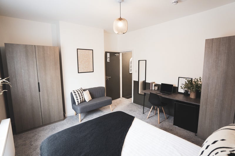 Room St Clair Street in Wakefield