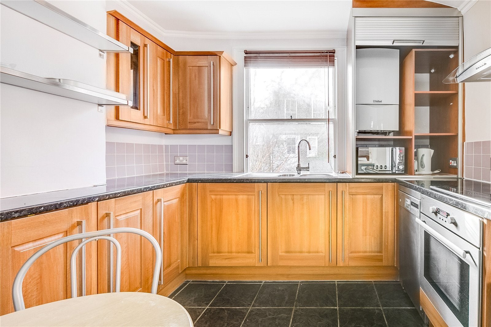 Flat Carlingford Road in Greater London