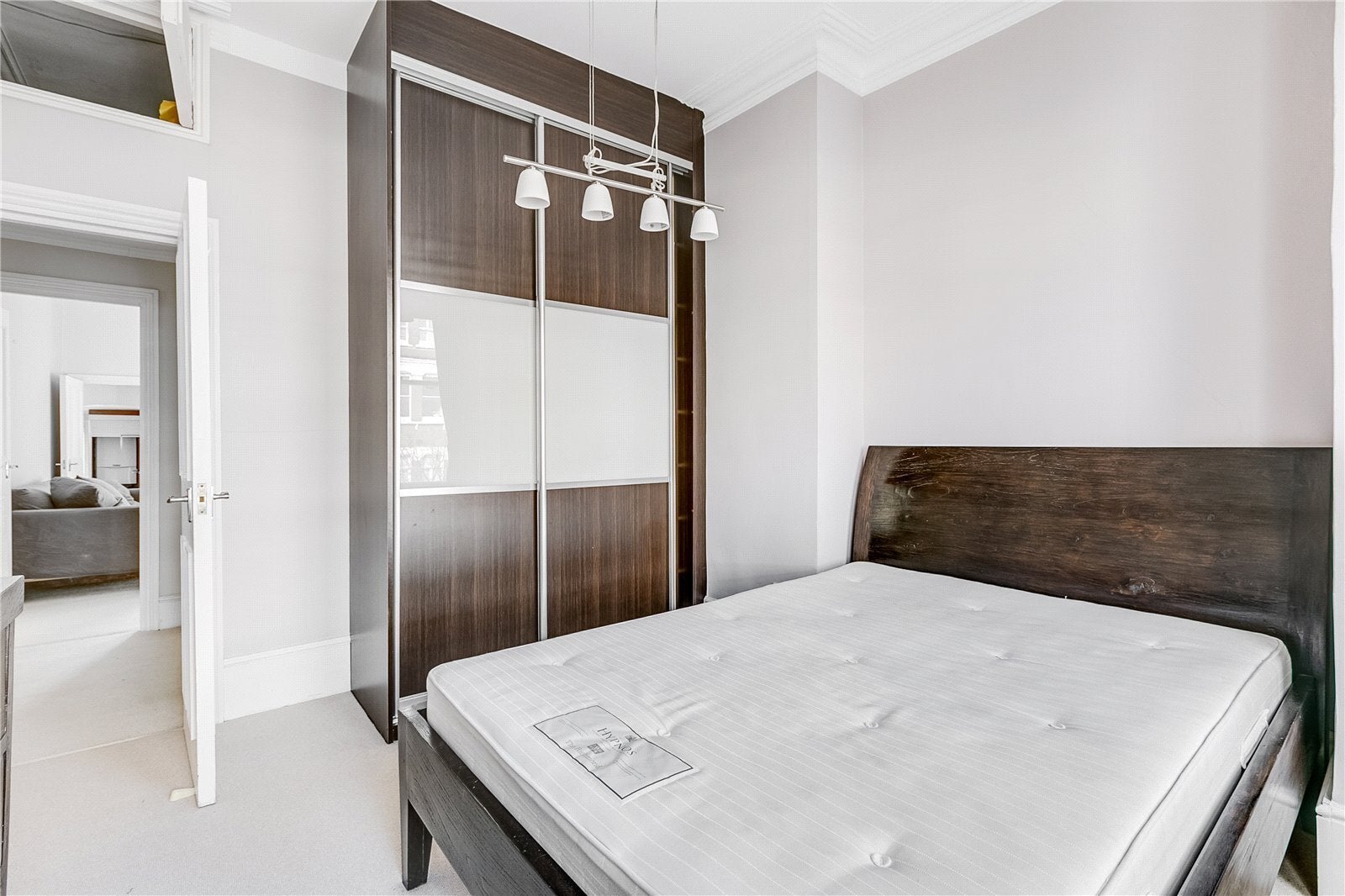 Flat Carlingford Road in Greater London