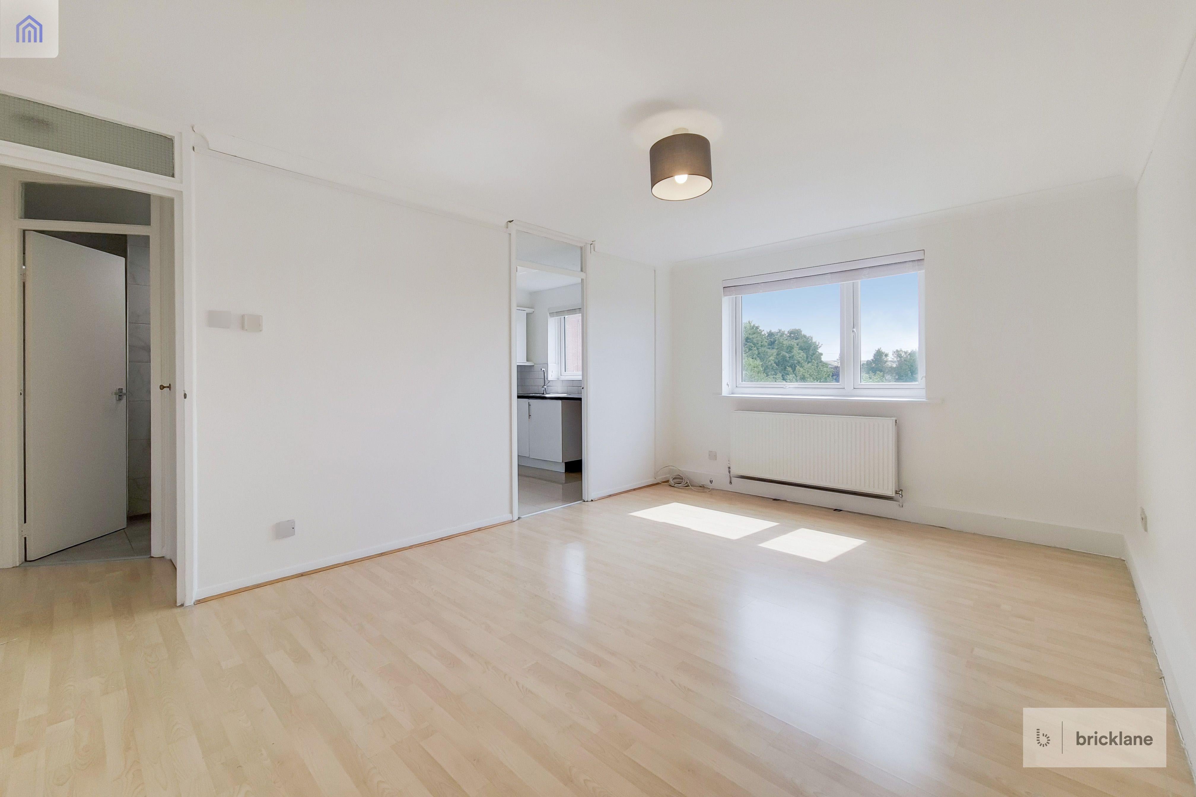 Flat Gurney Close in Greater London